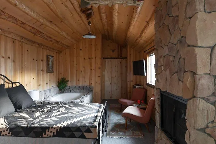 Oak Knoll Lodge-1